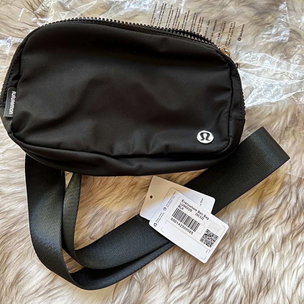 Lululemon Black Everywhere Belt Bag, New